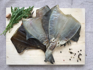 Мучные полоски ЗЕЛЁНЫЕ со вкусом барбекю 76 гр: Камбала камчатская вяленая без икры