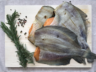 Мучные полоски ЗЕЛЁНЫЕ со вкусом барбекю 76 гр: Камбала камчатская вяленая с икрой