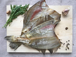 Мучные полоски ЗЕЛЁНЫЕ со вкусом барбекю 76 гр: Камбала ёрш (Мурманская) вяленая