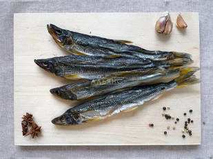 Мучные полоски ЗЕЛЁНЫЕ со вкусом барбекю 76 гр: Корюшка вяленая без икры