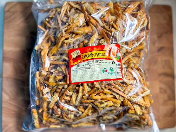 Нитка ЖАРЕНАЯ "Чеснок с зеленью" Oktobersnack 1 кг (сырный продукт) в Орехово-Борисово