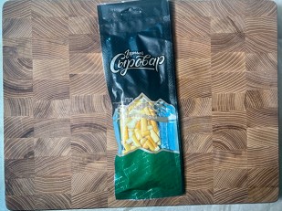 Фрайчизы со вкусом Васаби (100 гр.): Сыр 60 гр ГОРНЫЙ СЫРОВАР (Бочонок копчёный)