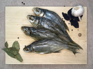 Мучные полоски ЗЕЛЁНЫЕ со вкусом барбекю 76 гр: Густера вяленая