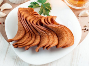 Ресторанные гренки с креветкой: Ресторанные гренки с сметаной и зеленью